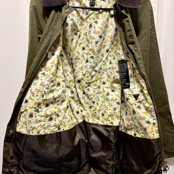 Barbour Women’s Classic Waxed Beadnell Jacket - Picture 3 of 8